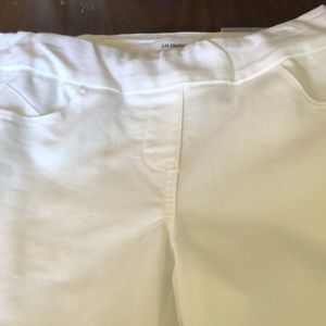 🆕NWT Liz Claiborne Classic White Capris 4 petite.